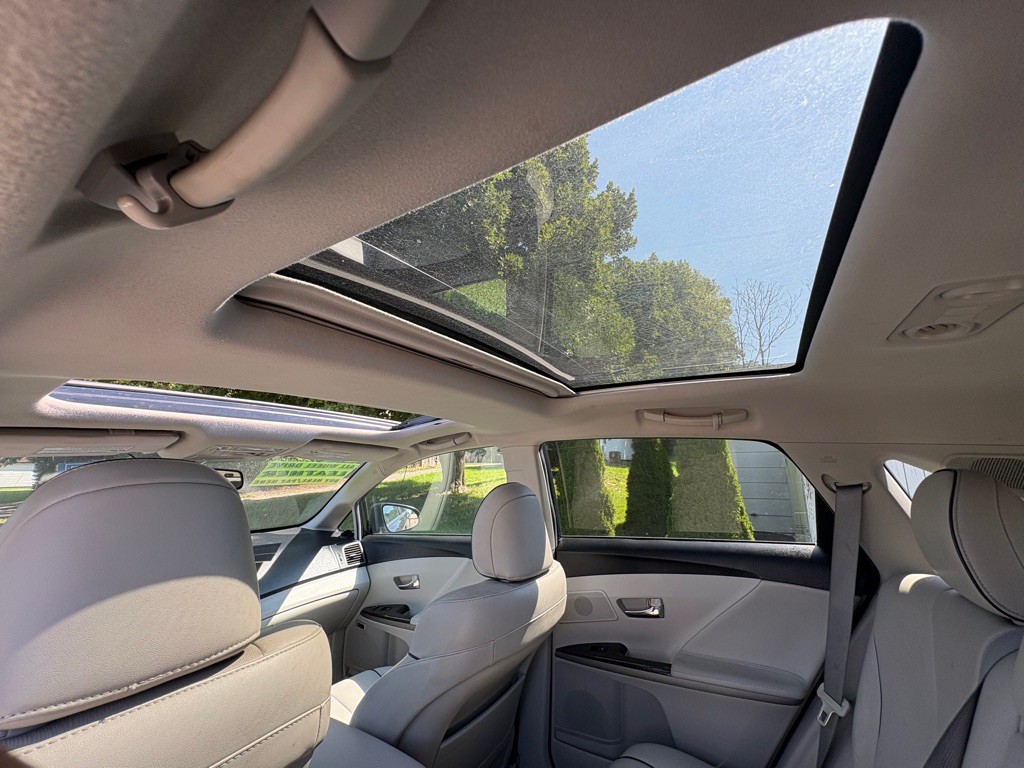 2014 Toyota Venza Image 16