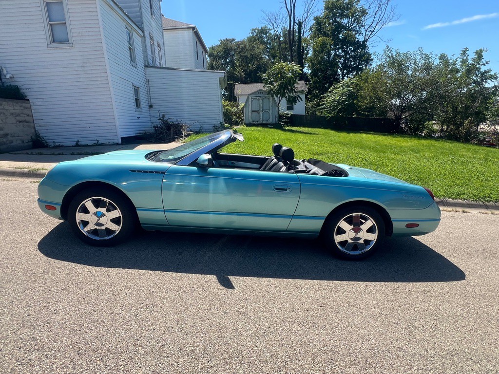 2002 Ford Thunderbird Image 2