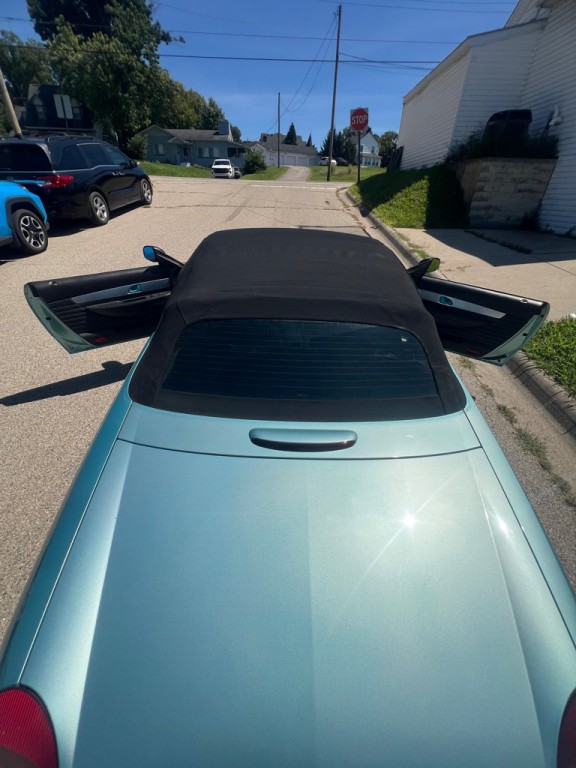 2002 Ford Thunderbird Image 7