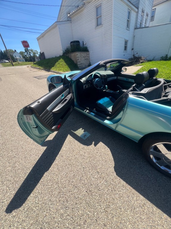 2002 Ford Thunderbird Image 16