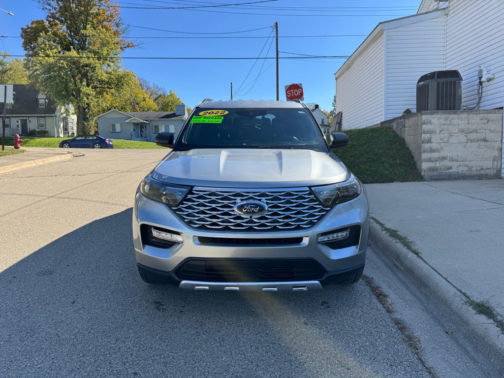 2022 Ford Explorer Image 2