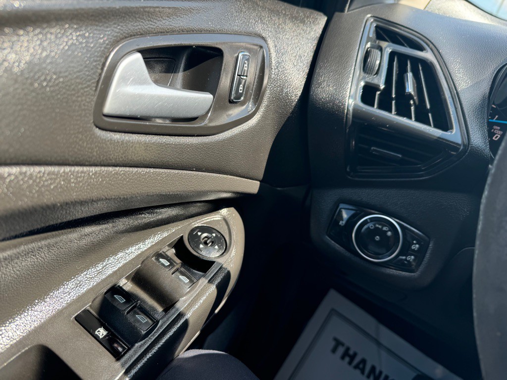 2015 Ford Escape Image 17