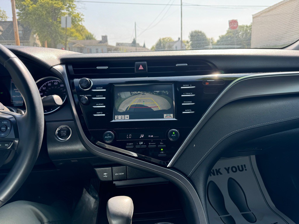 2018 Toyota Camry Image 12