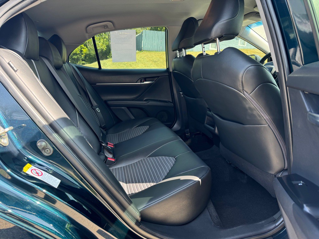 2018 Toyota Camry Image 17