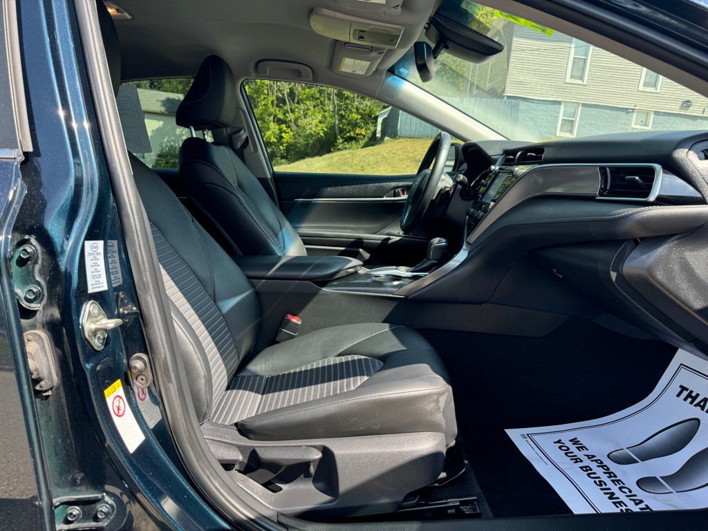 2018 Toyota Camry Image 19