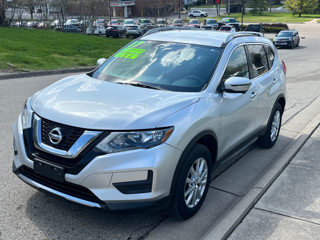 2017 Nissan Rogue Image 2