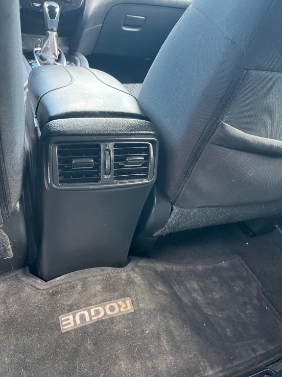 2017 Nissan Rogue Image 24