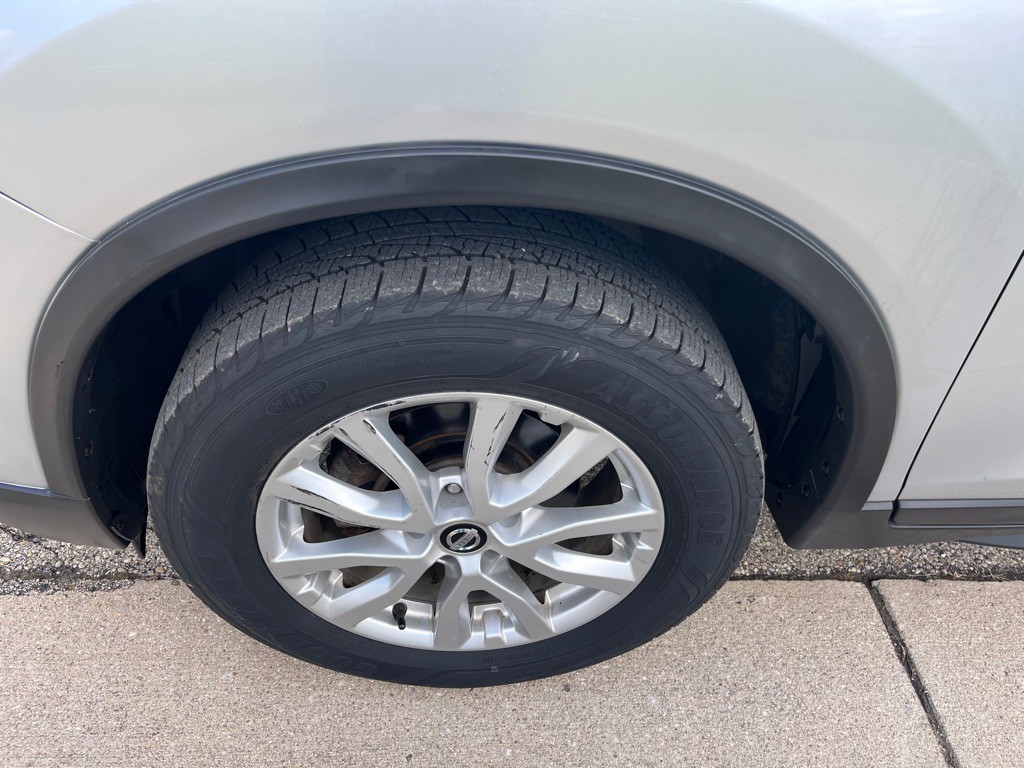 2017 Nissan Rogue Image 25