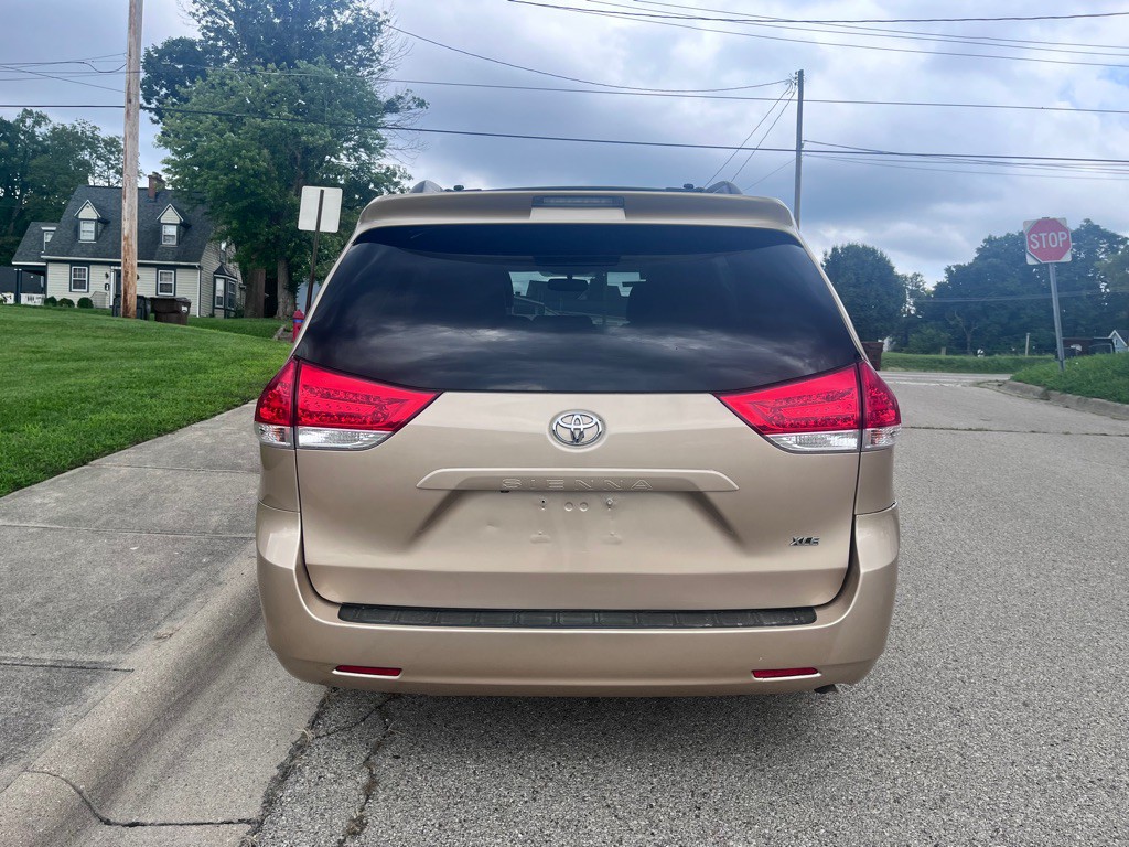 2011 Toyota Sienna Image 5