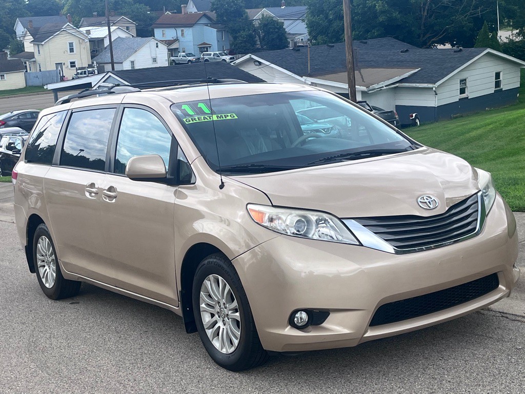 2011 Toyota Sienna Image 8