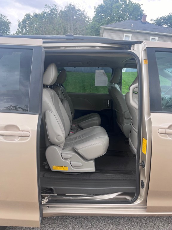 2011 Toyota Sienna Image 10