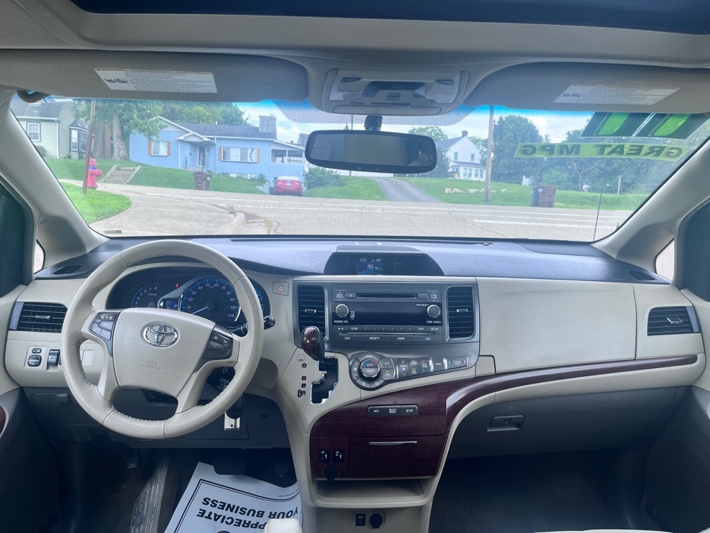 2011 Toyota Sienna Image 20