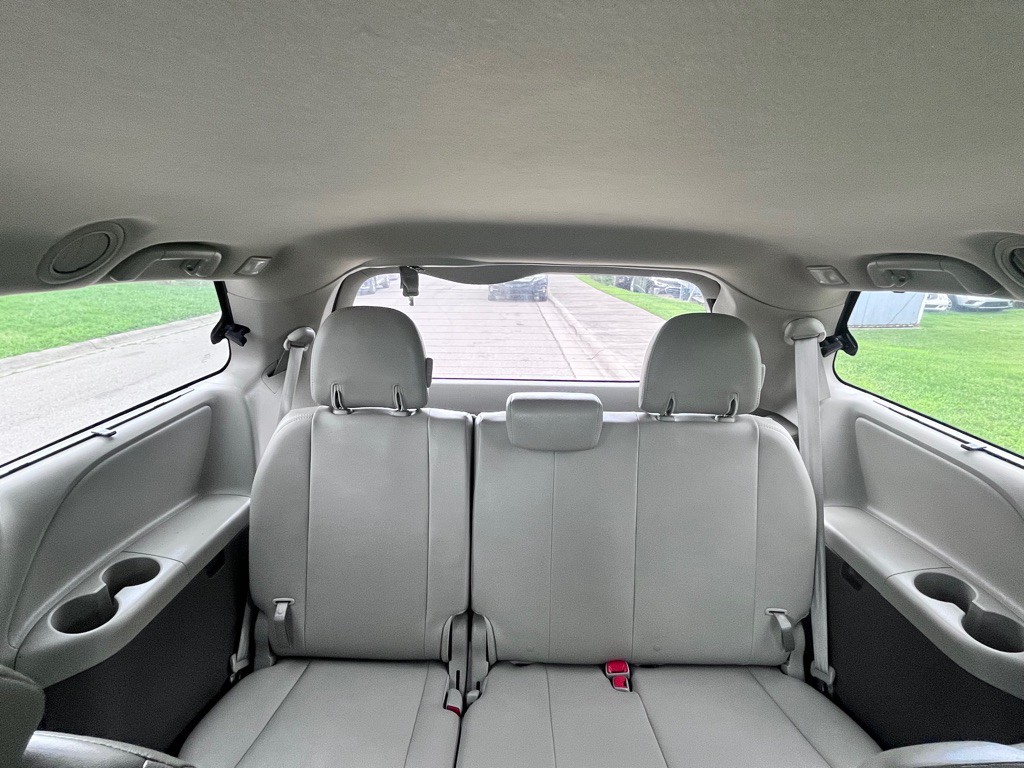2011 Toyota Sienna Image 26