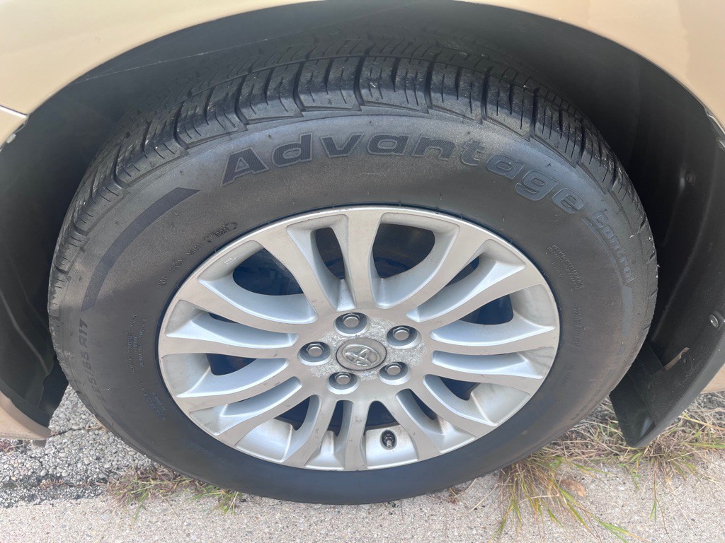 2011 Toyota Sienna Image 29