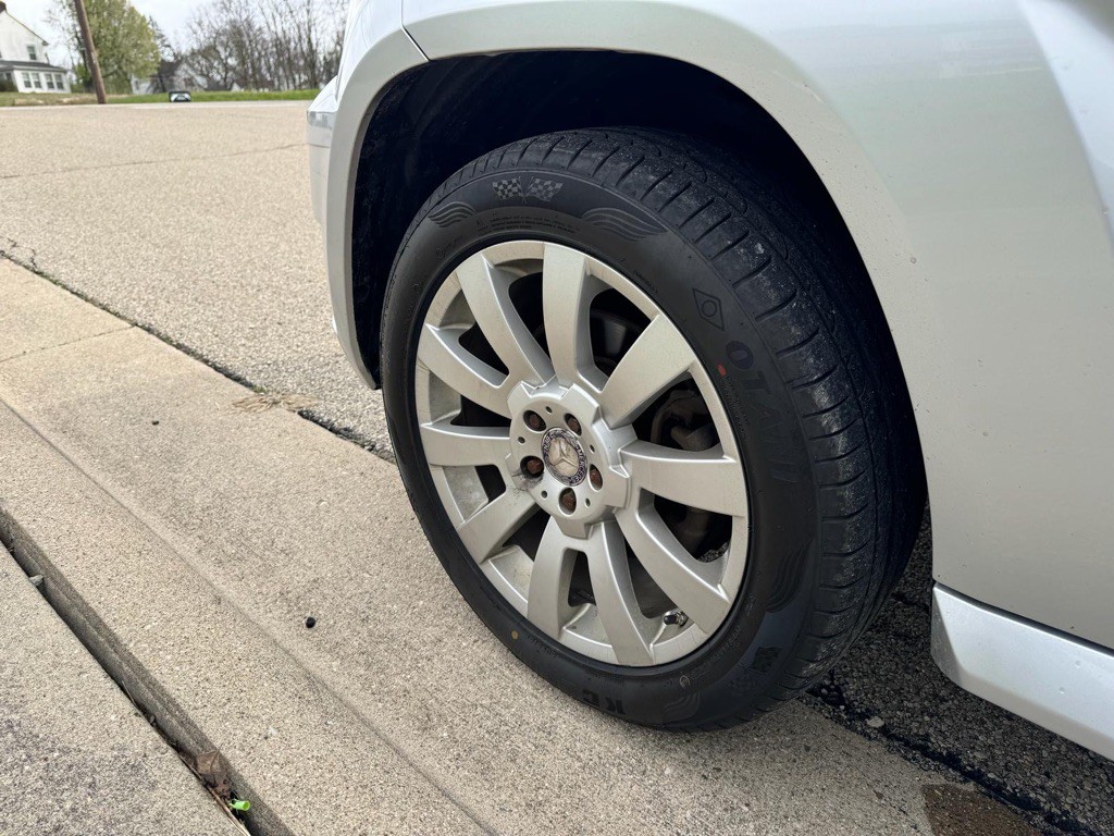 2010 Mercedes-Benz GLK-Class Image 18