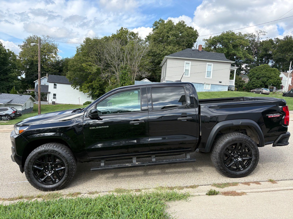 2023 Chevrolet Colorado Image 3