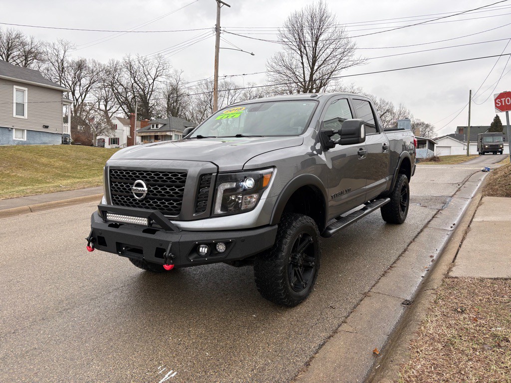 2018 Nissan Titan Image 2