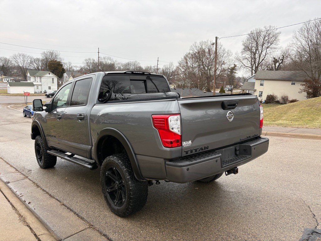 2018 Nissan Titan Image 4