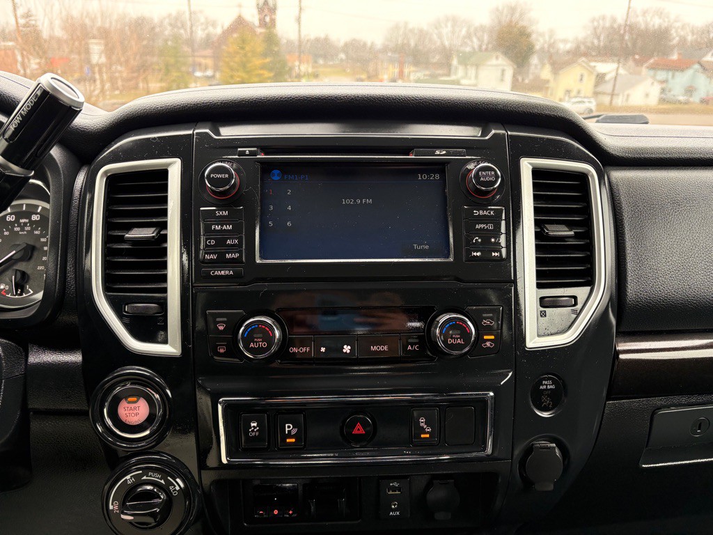 2018 Nissan Titan Image 10