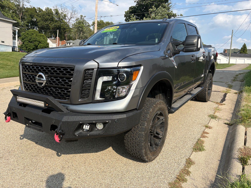 2018 Nissan Titan Image 2