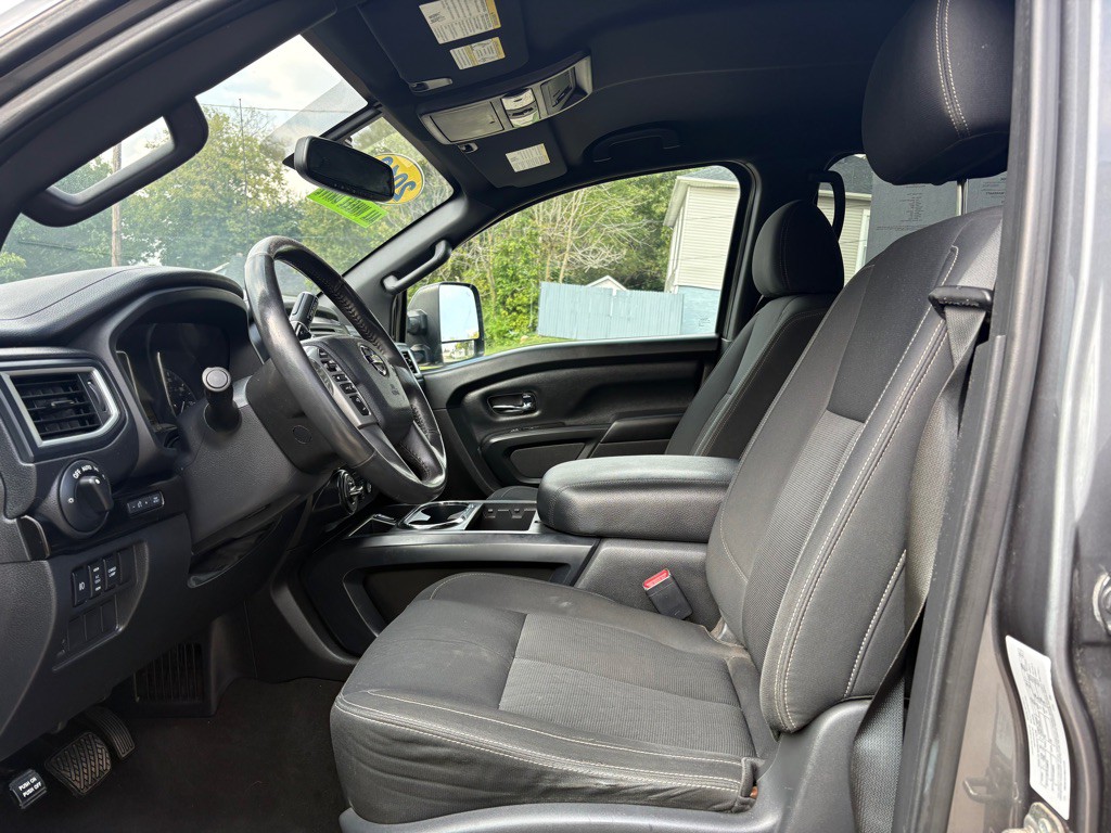 2018 Nissan Titan Image 14