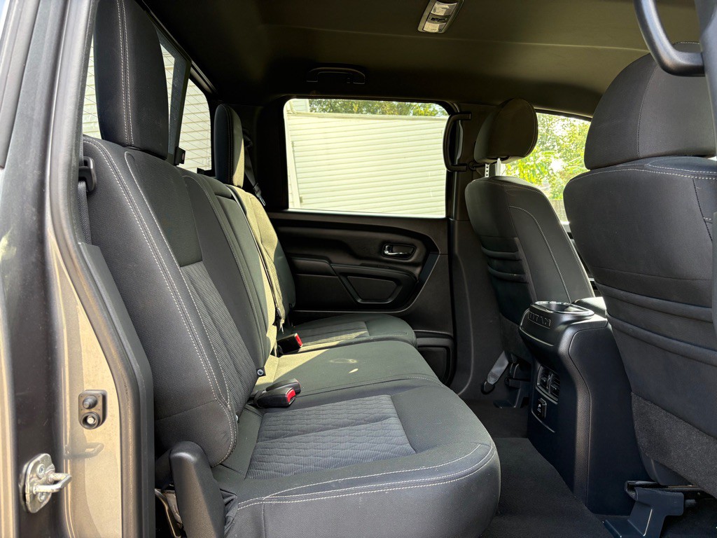 2018 Nissan Titan Image 16