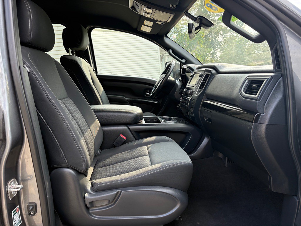 2018 Nissan Titan Image 17