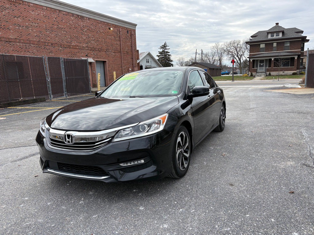 2017 Honda Accord Image 2