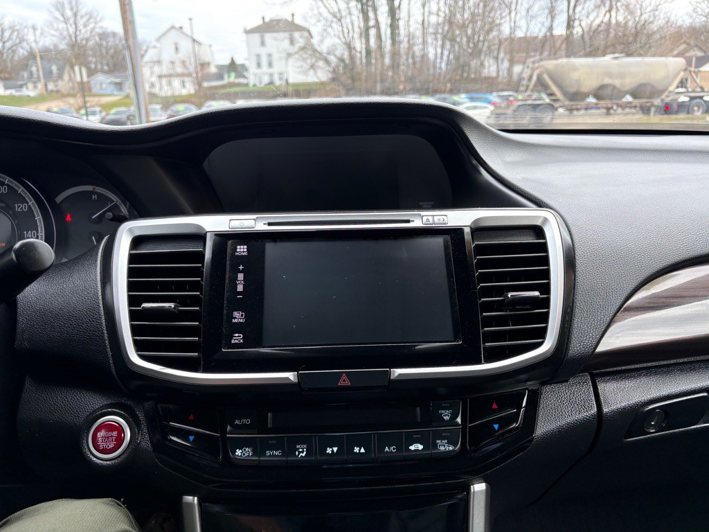 2017 Honda Accord Image 11