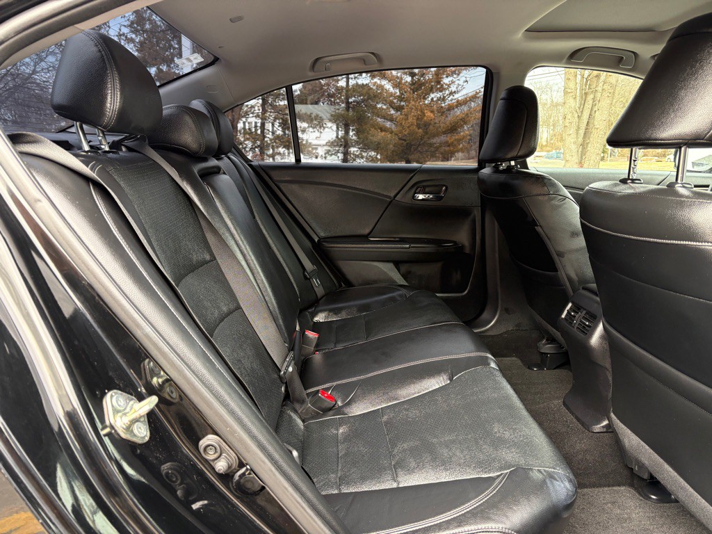 2017 Honda Accord Image 18