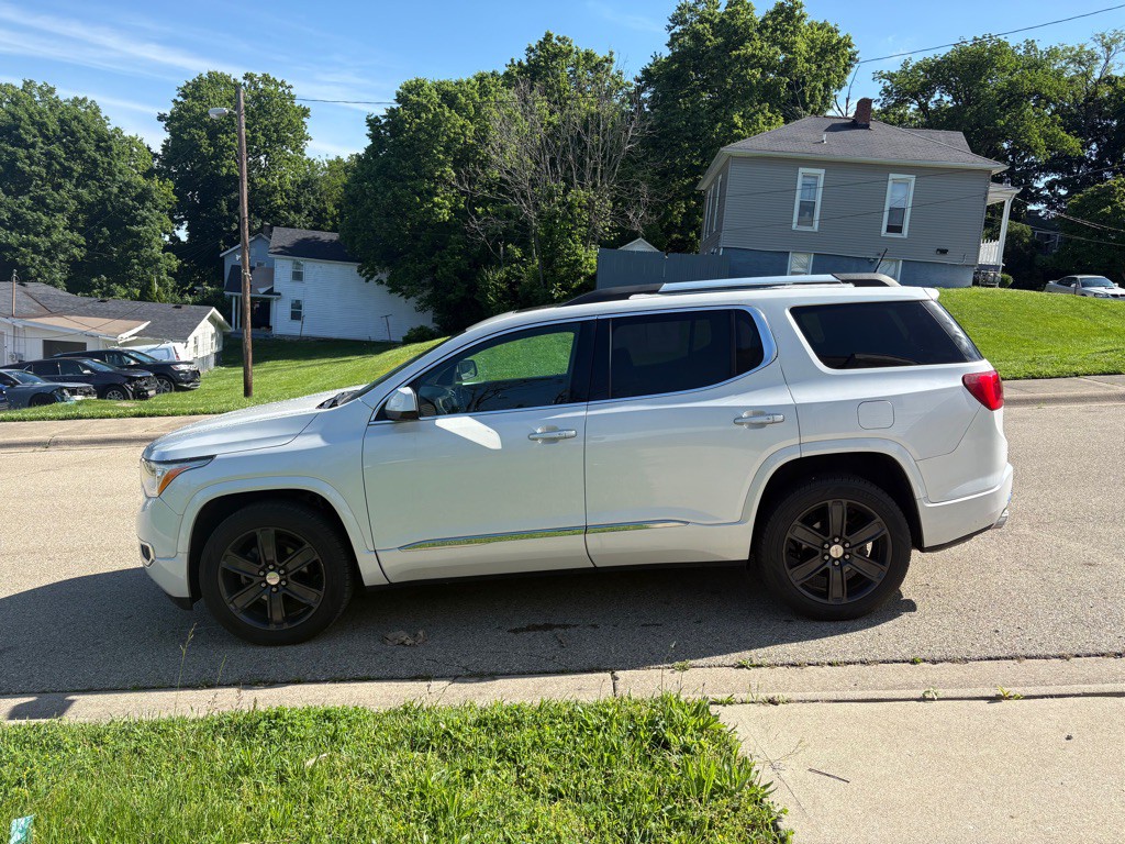 2017 GMC Acadia Image 4