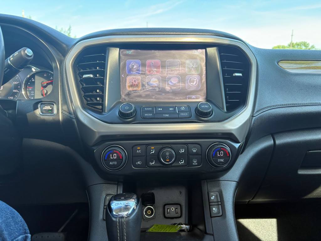 2017 GMC Acadia Image 11