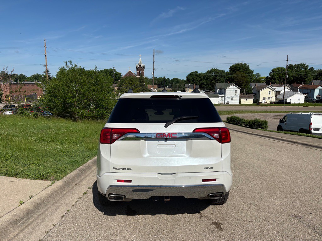 2017 GMC Acadia Image 5