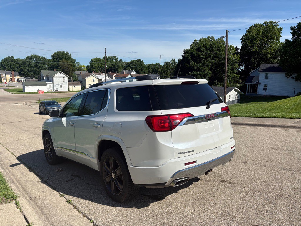 2017 GMC Acadia Image 8