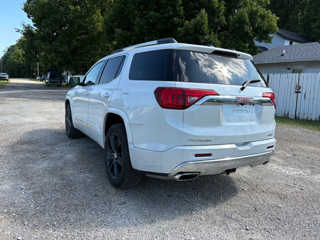2017 GMC Acadia Image 4
