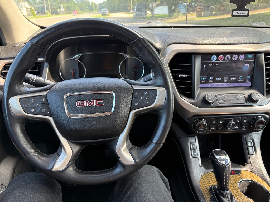 2017 GMC Acadia Image 9