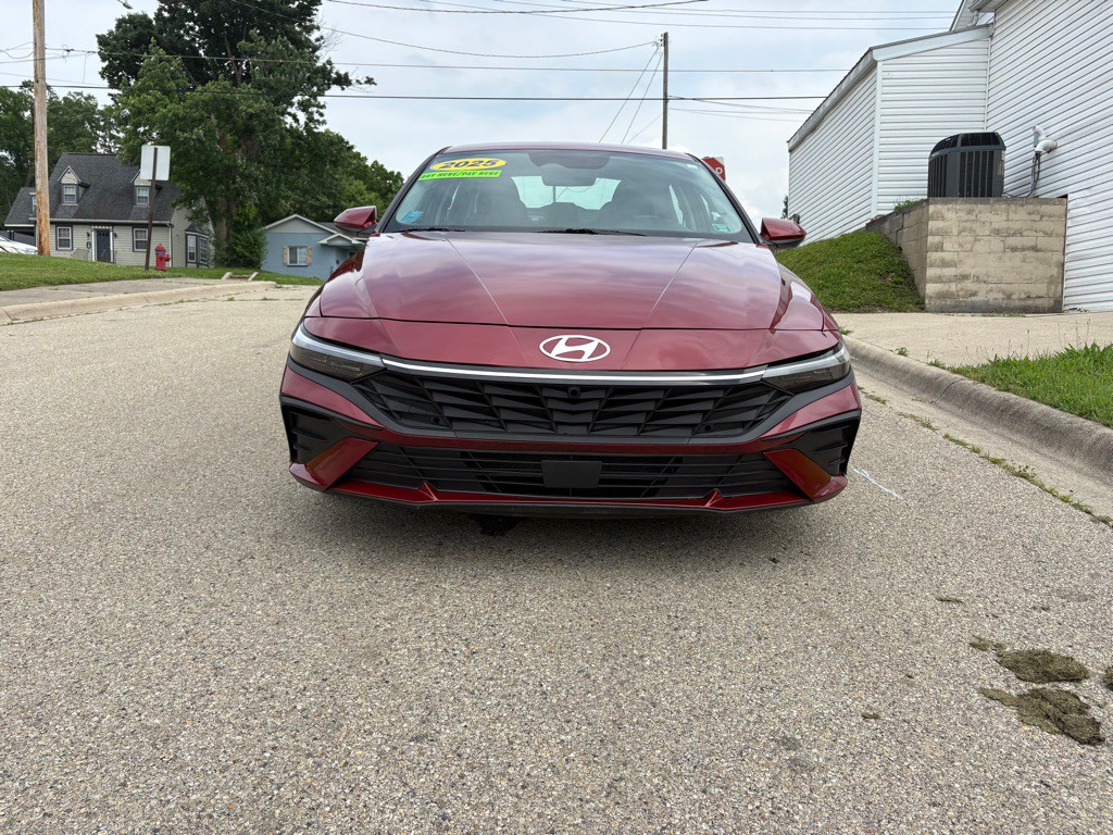 2025 Hyundai Elantra Image 1