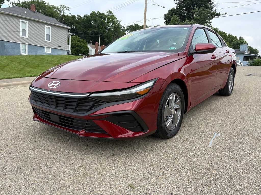 2025 Hyundai Elantra Image 2