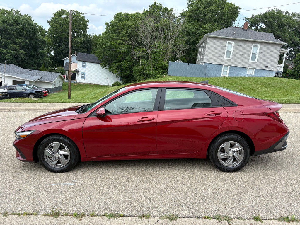 2025 Hyundai Elantra Image 3