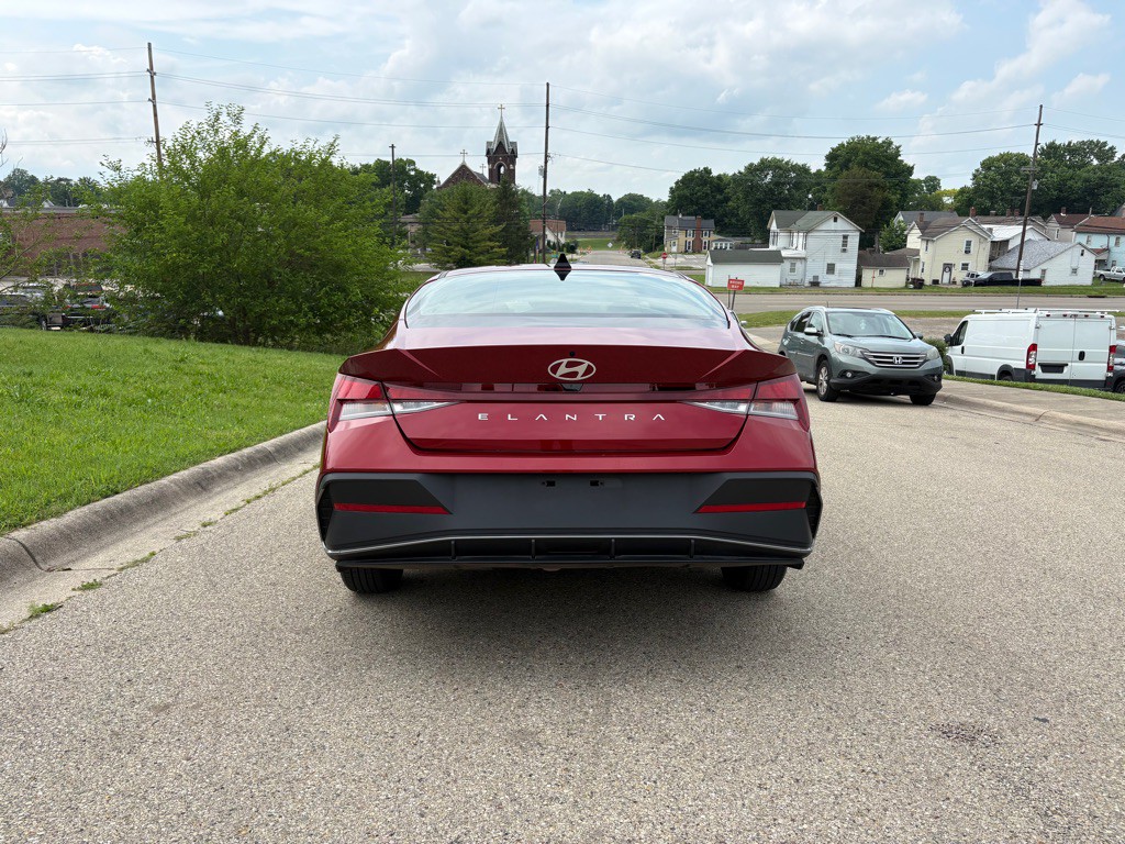 2025 Hyundai Elantra Image 6