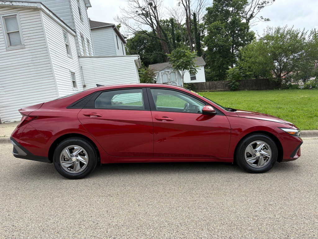 2025 Hyundai Elantra Image 8