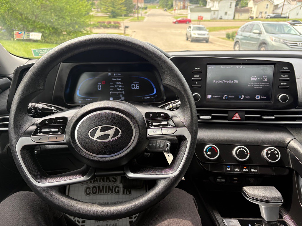 2025 Hyundai Elantra Image 11