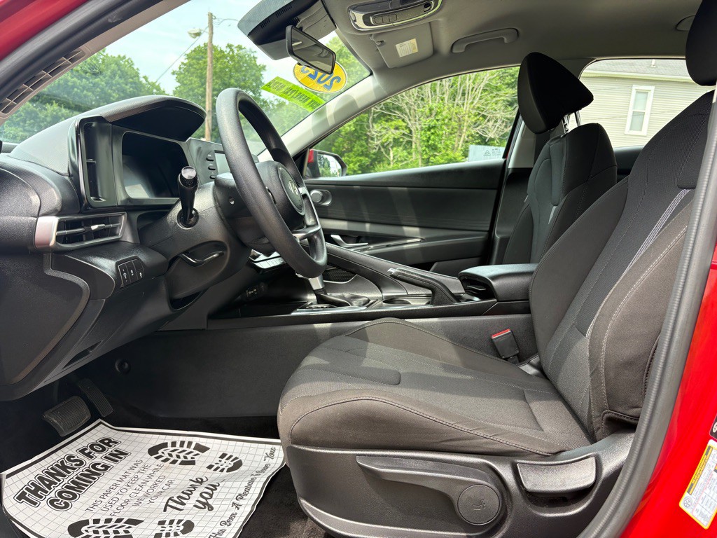 2025 Hyundai Elantra Image 16
