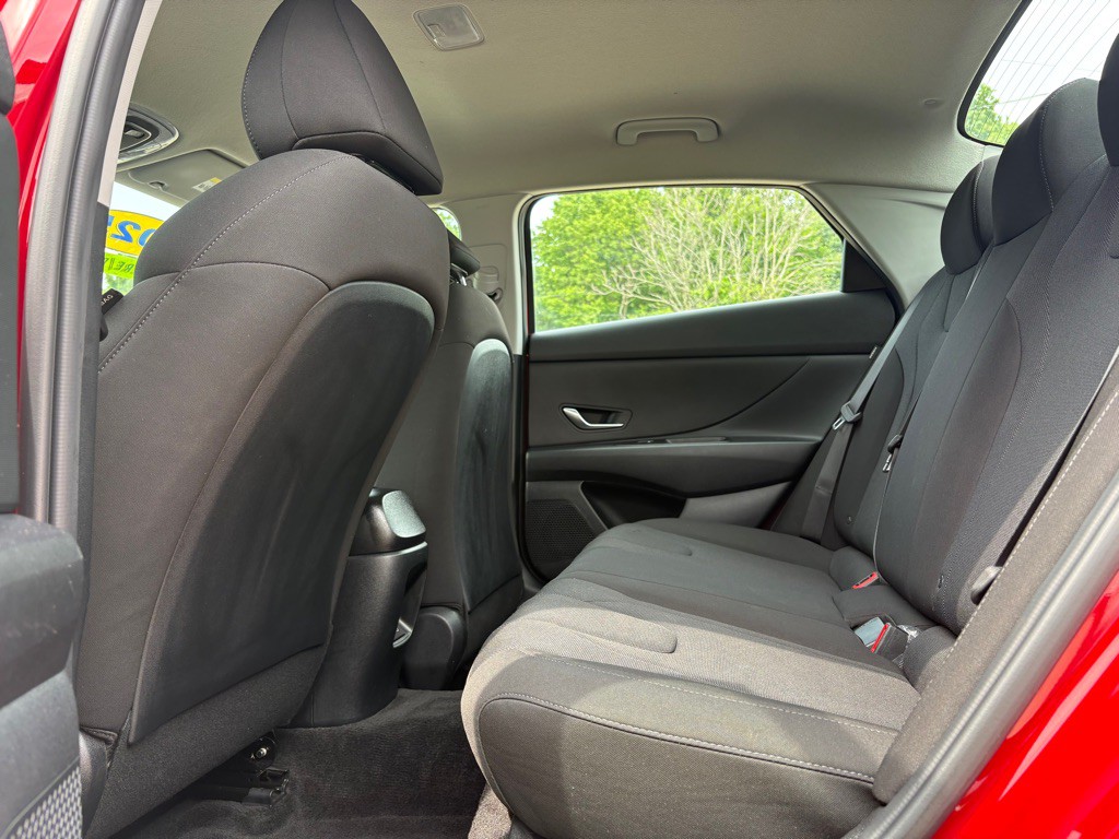 2025 Hyundai Elantra Image 17