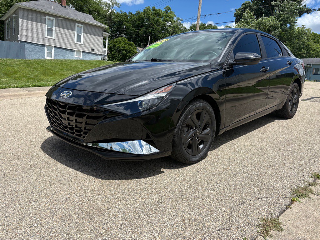2023 Hyundai Elantra Image 2