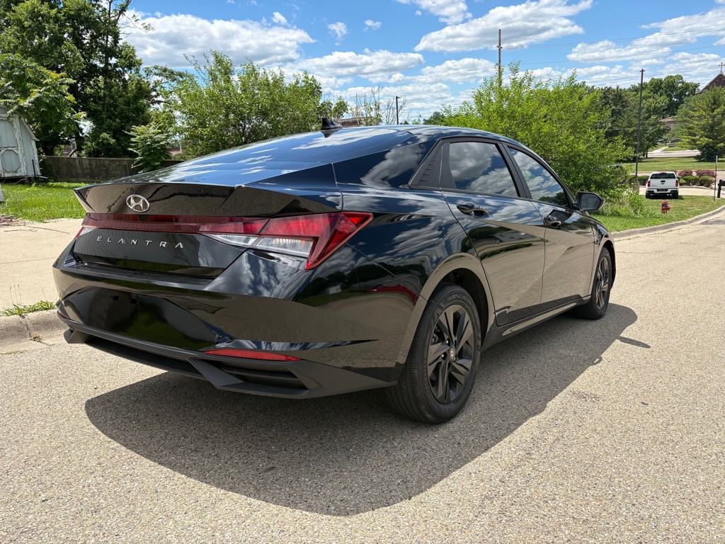 2023 Hyundai Elantra Image 6