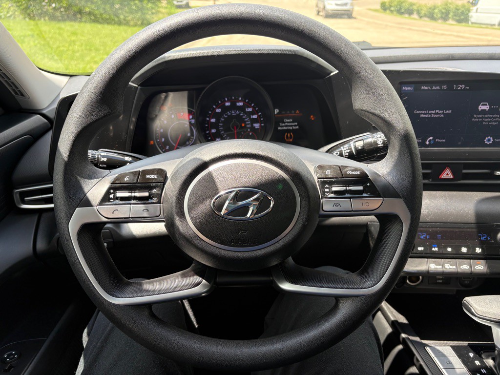 2023 Hyundai Elantra Image 8