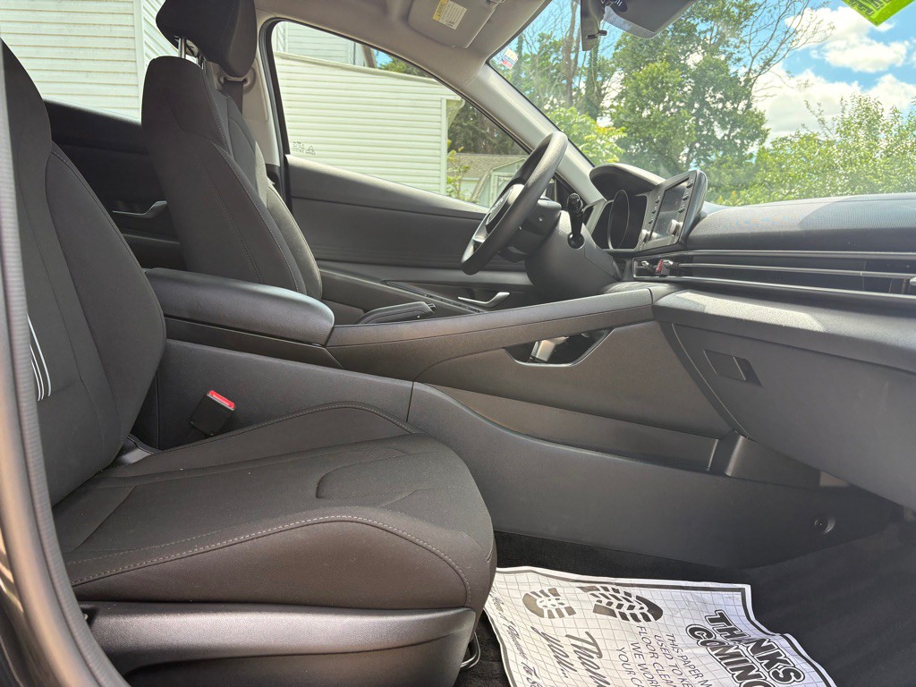 2023 Hyundai Elantra Image 17