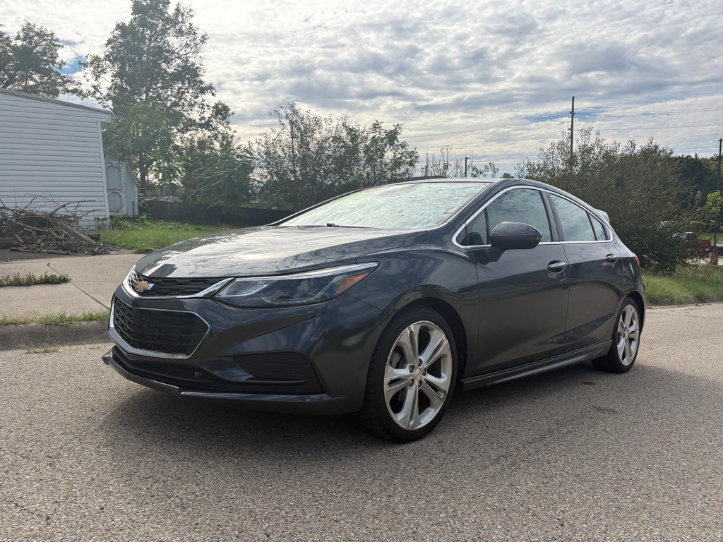 2017 Chevrolet Cruze Image 2