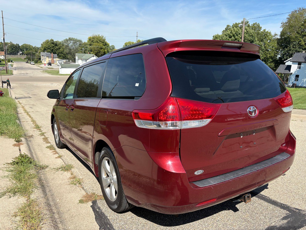 2014 Toyota Sienna Image 4